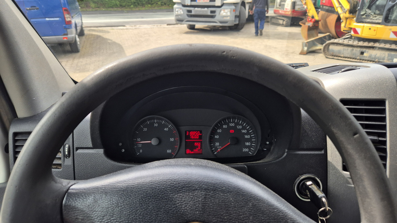 VW Crafter 2.5 Diesel Rost ja, technisch super, HU neu 01 2025 - Товарен бус: снимка 3 VW Crafter 2.5 Diesel Rost ja, technisch super, HU neu 01 2025 - Товарен бус: снимка 3