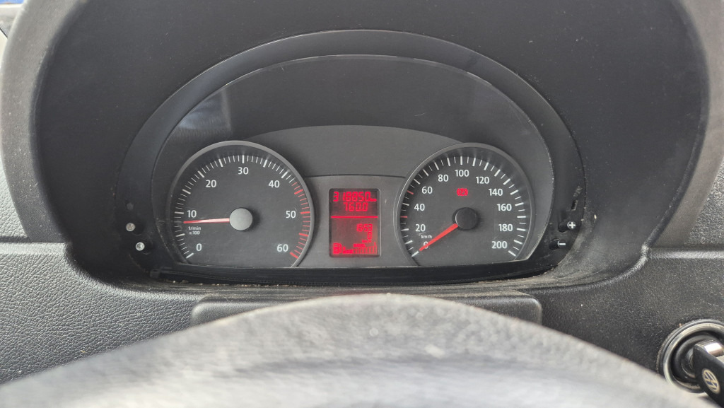 Товарен бус VW Crafter 2.5 Diesel Rost ja, technisch super, HU neu 01 2025: снимка 13