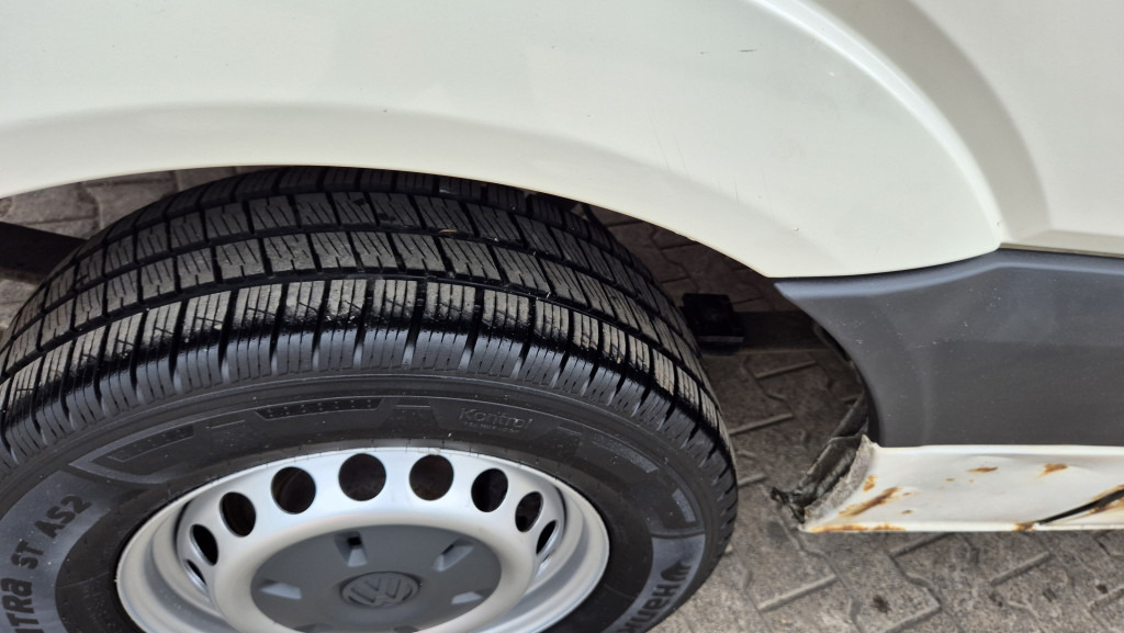 Товарен бус VW Crafter 2.5 Diesel Rost ja, technisch super, HU neu 01 2025: снимка 7
