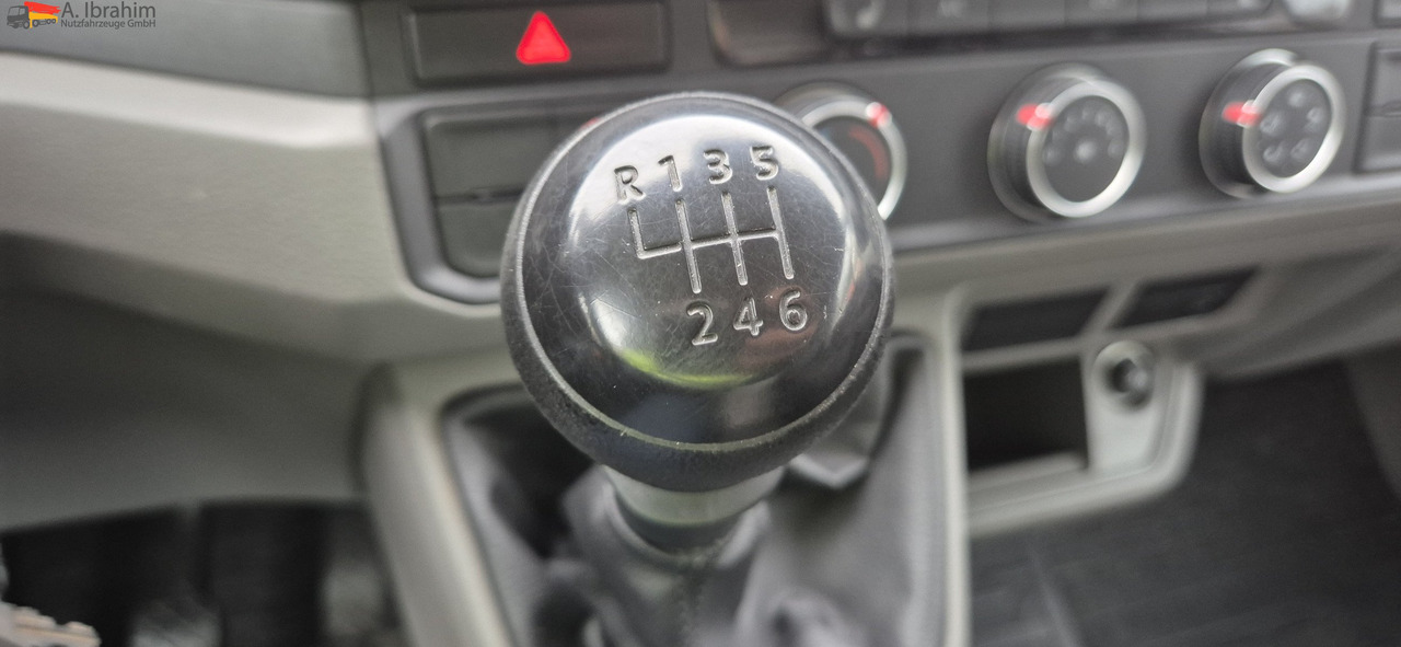 VW Crafter LBW, Vollausstattung - Лекотоварен автомобил фургон: снимка 4 VW Crafter LBW, Vollausstattung - Лекотоварен автомобил фургон: снимка 4