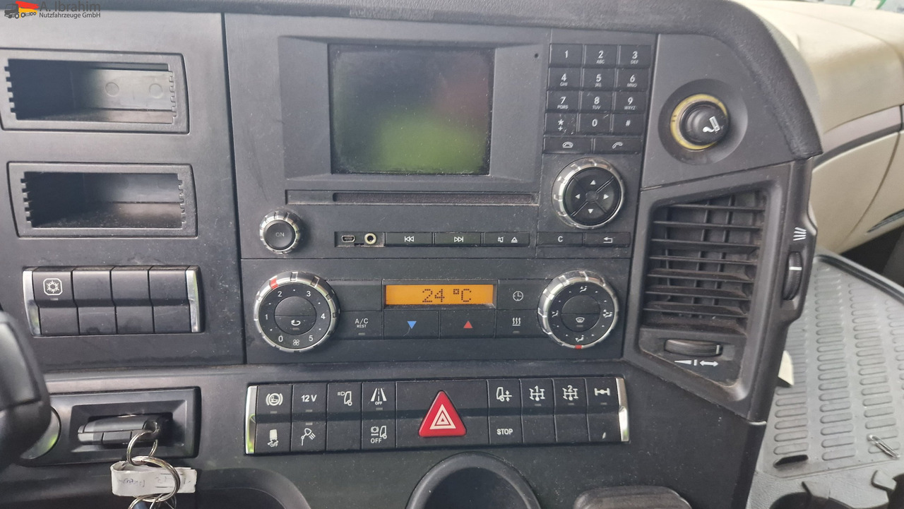 Mercedes-Benz 1843 Topzustand einsatzbereit, Motor nur 150 tkm - Влекач: снимка 3 Mercedes-Benz 1843 Topzustand einsatzbereit, Motor nur 150 tkm - Влекач: снимка 3