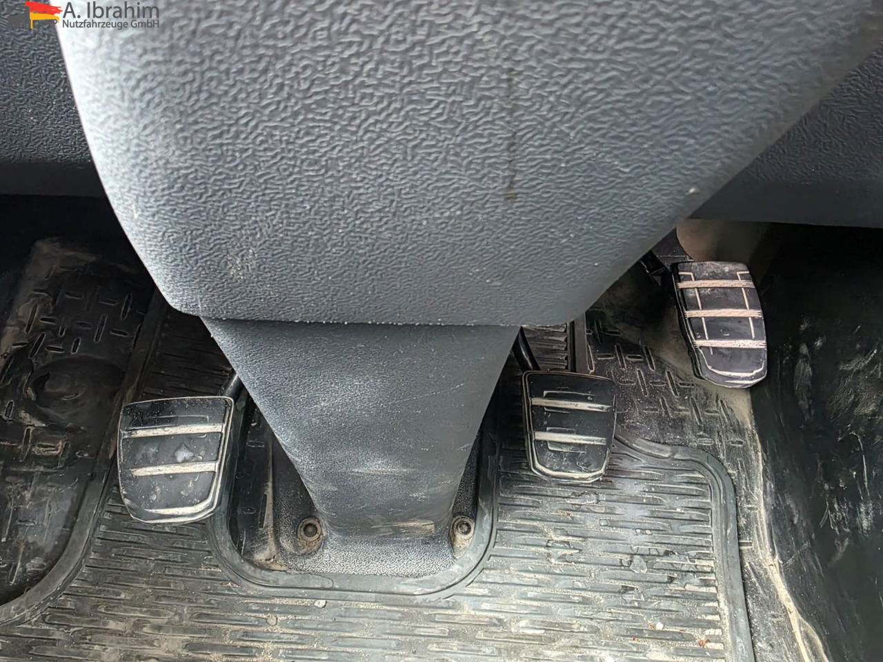 Scania R560 | 6x4 | V8 | Blatt Blatt | Schaltgetriebe | Kipphydraulik | Klima | Trommelbremse| 3 Pedals - Влекач: снимка 2 Scania R560 | 6x4 | V8 | Blatt Blatt | Schaltgetriebe | Kipphydraulik | Klima | Trommelbremse| 3 Pedals - Влекач: снимка 2