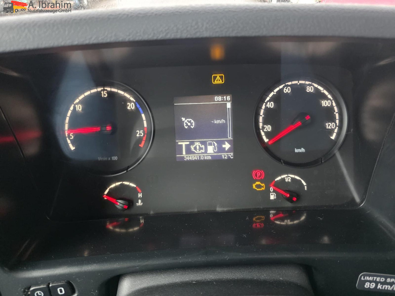 Scania R560 | 6x4 | V8 | Blatt Blatt | Schaltgetriebe |Kipphydraulik | Klima | Trommelbremse| 3 Pedals - Влекач: снимка 2 Scania R560 | 6x4 | V8 | Blatt Blatt | Schaltgetriebe |Kipphydraulik | Klima | Trommelbremse| 3 Pedals - Влекач: снимка 2