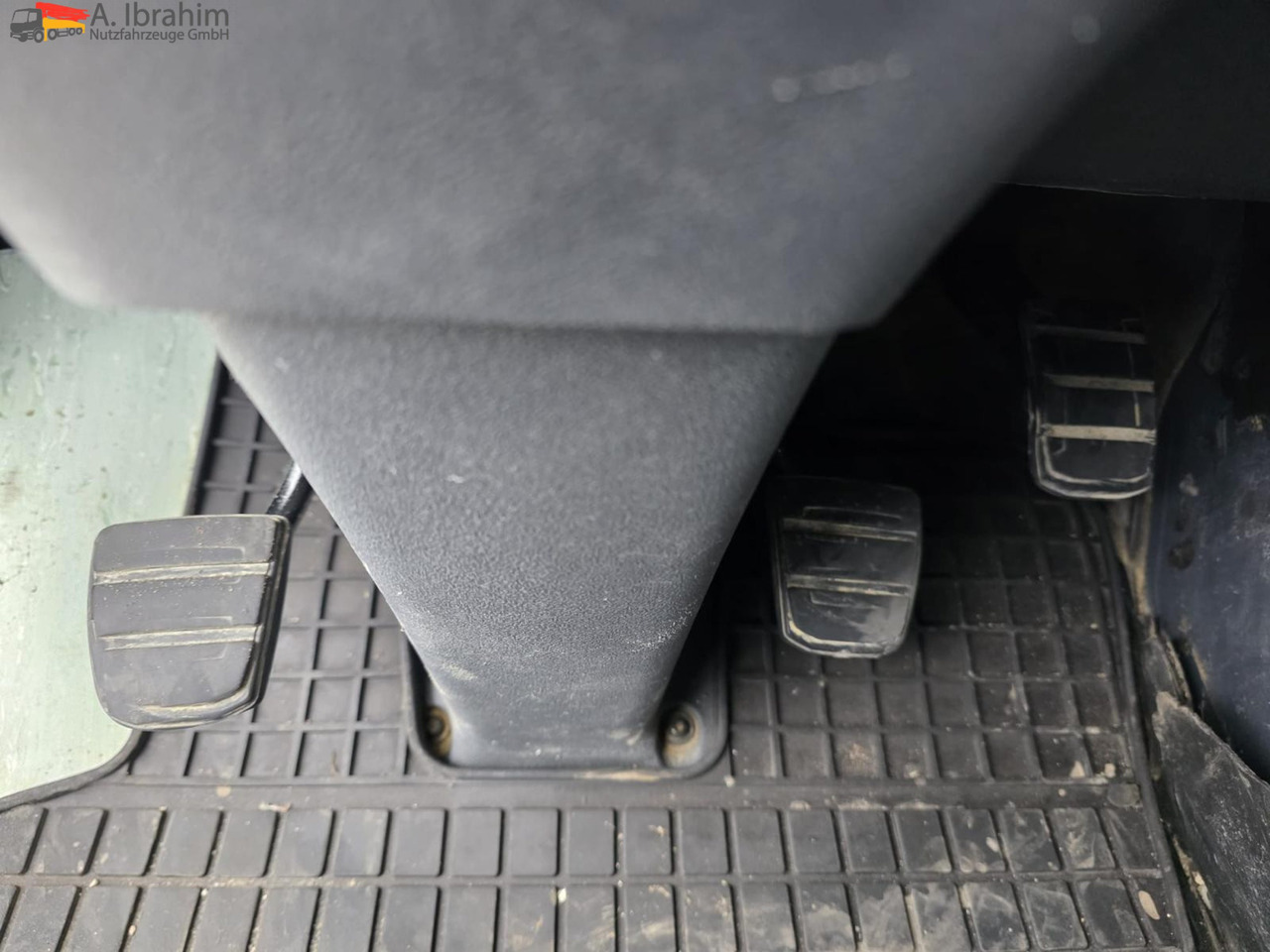 Scania R560 | 6x4 | V8 | Blatt Blatt | Schaltgetriebe |Kipphydraulik | Klima | Trommelbremse| 3 Pedals - Влекач: снимка 5 Scania R560 | 6x4 | V8 | Blatt Blatt | Schaltgetriebe |Kipphydraulik | Klima | Trommelbremse| 3 Pedals - Влекач: снимка 5