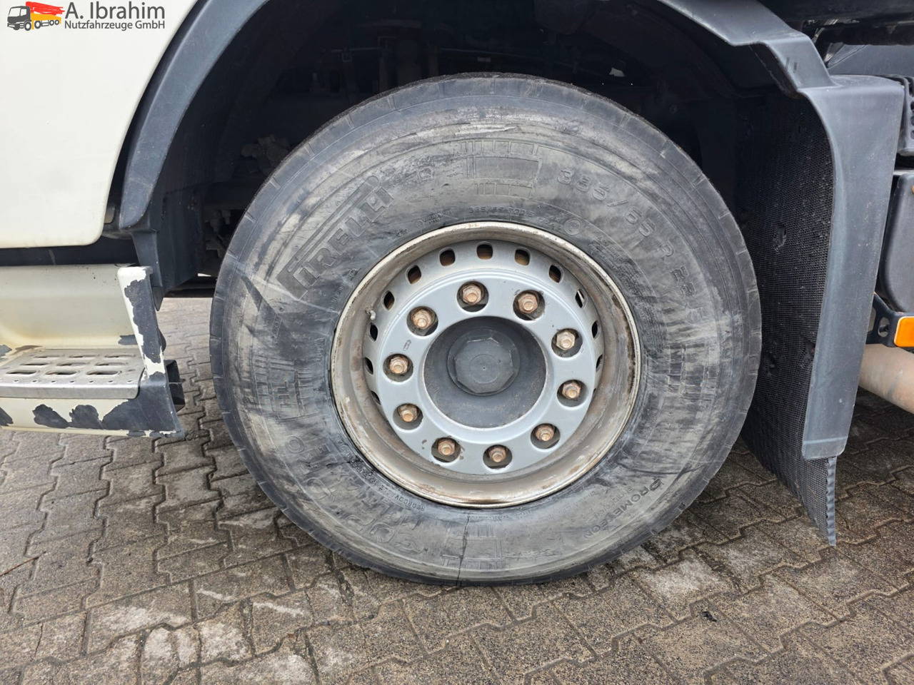 Volvo FH 520 | 6x4 | Schaltgetriebe | Blatt Blatt Klima | Trommelbremse | 3 Pedals - Влекач: снимка 5 Volvo FH 520 | 6x4 | Schaltgetriebe | Blatt Blatt Klima | Trommelbremse | 3 Pedals - Влекач: снимка 5