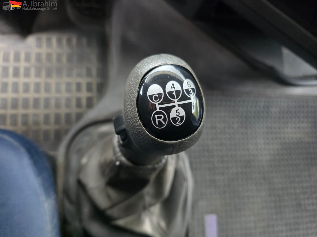 Volvo FH 520 | 6x4 | Schaltgetriebe | Blatt Blatt Klima | Trommelbremse | 3 Pedals - Влекач: снимка 2 Volvo FH 520 | 6x4 | Schaltgetriebe | Blatt Blatt Klima | Trommelbremse | 3 Pedals - Влекач: снимка 2