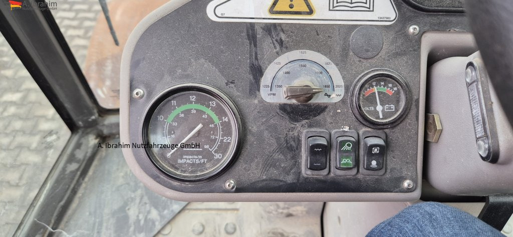 Volvo SD77 DX - Валяк: снимка 2 Volvo SD77 DX - Валяк: снимка 2