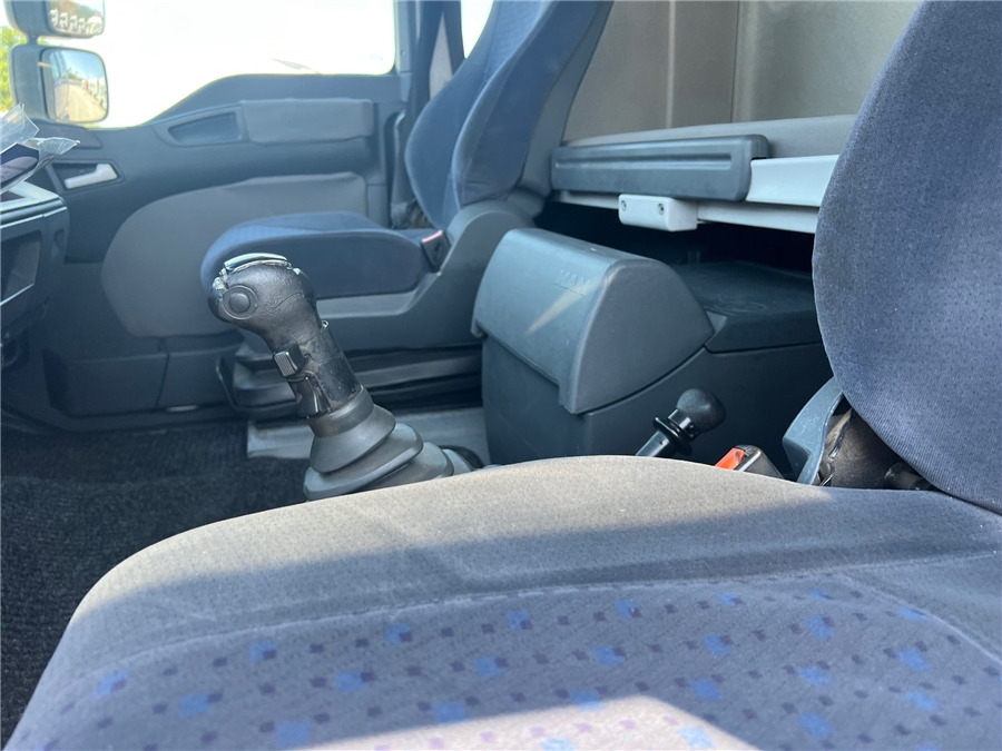 Влекач MAN TGA 18.430: снимка 14