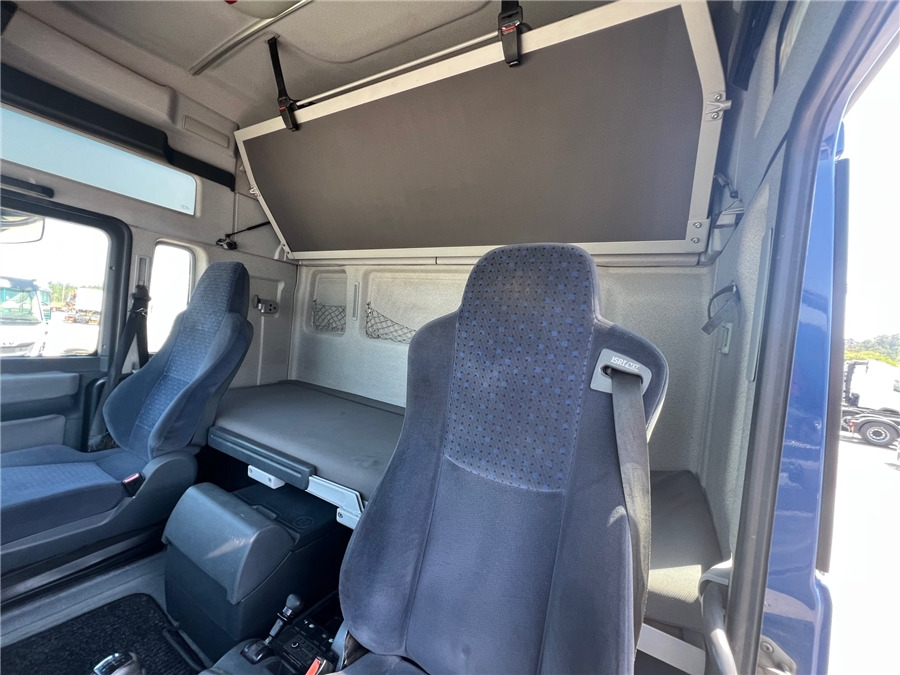 Влекач MAN TGA 18.430: снимка 15