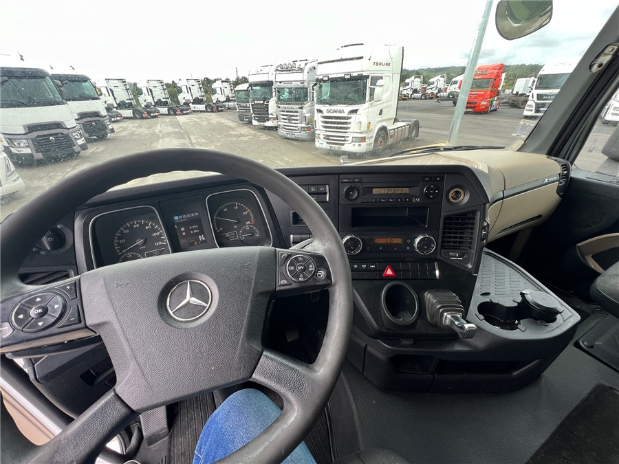 Interior photo 2: Влекач MERCEDES-BENZ ACTROS 1845 LS Interior photo 2: Влекач MERCEDES-BENZ ACTROS 1845 LS