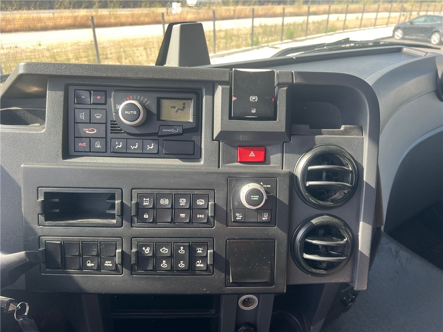 Влекач Renault C 460: снимка 19