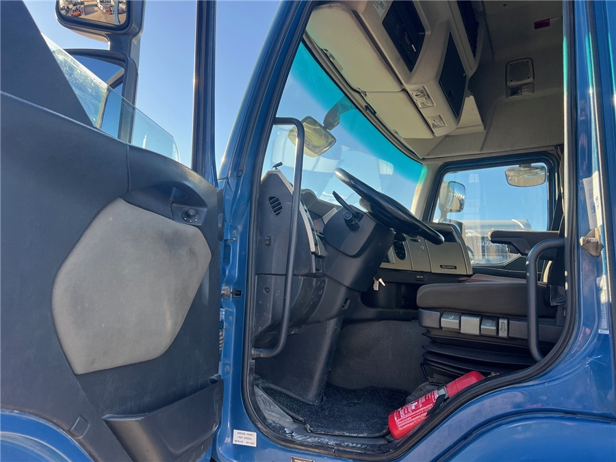 Interior photo 1: Влекач Renault PREMIUM  RETARDER