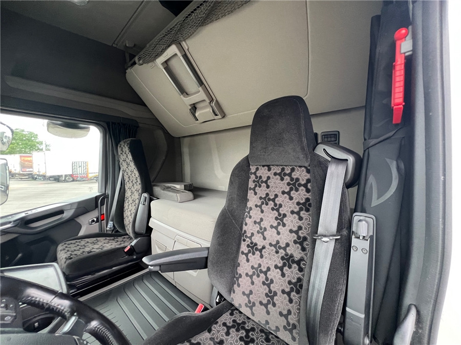 Влекач Scania R450: снимка 13