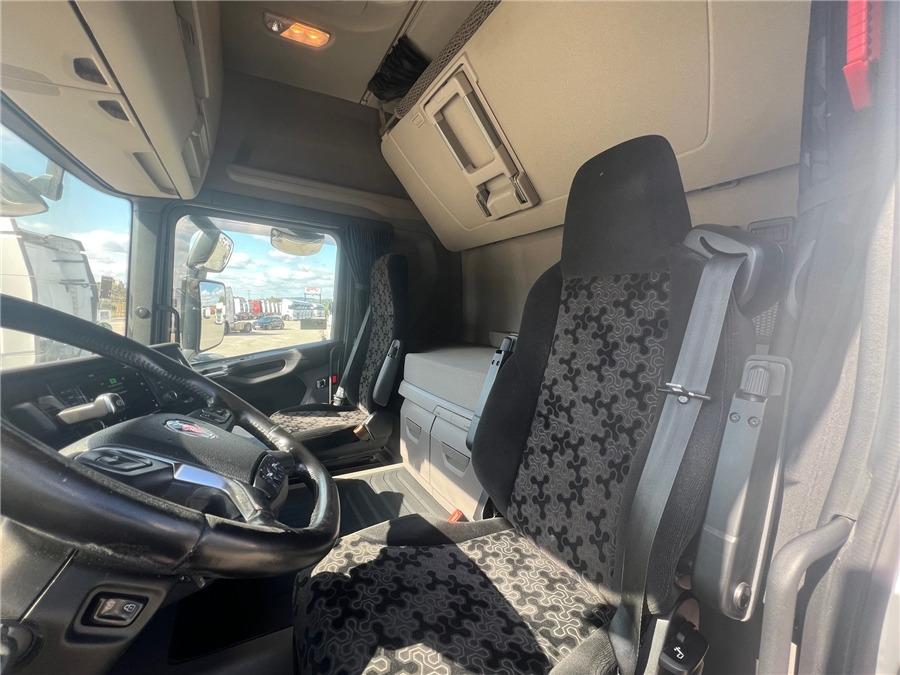 Влекач Scania R450: снимка 16