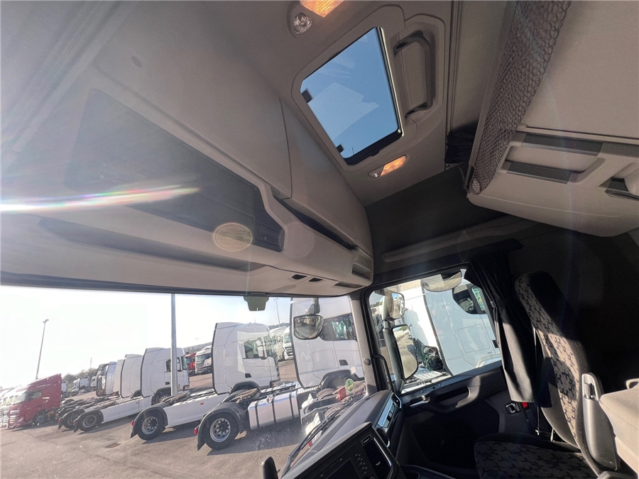 Влекач Scania R450: снимка 16
