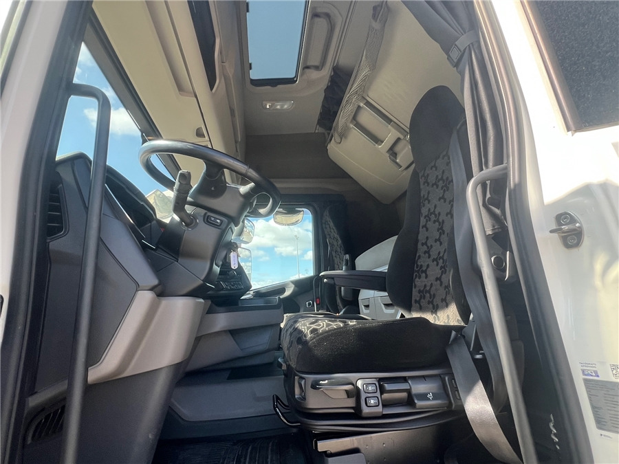 Влекач Scania R450: снимка 15