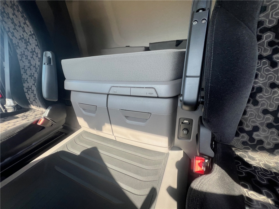 Влекач Scania R450: снимка 17