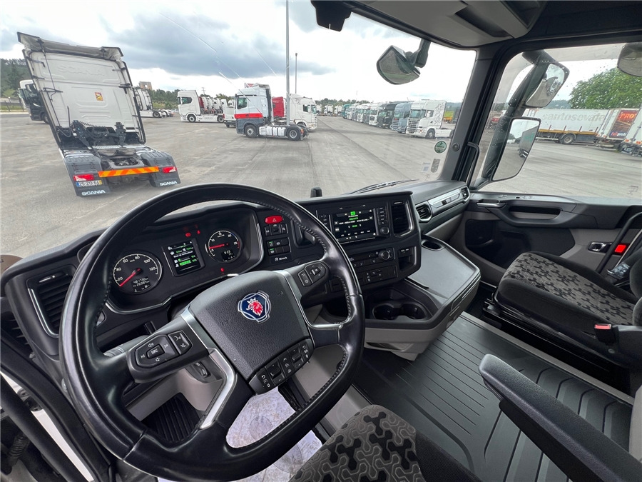 Влекач Scania R450: снимка 17