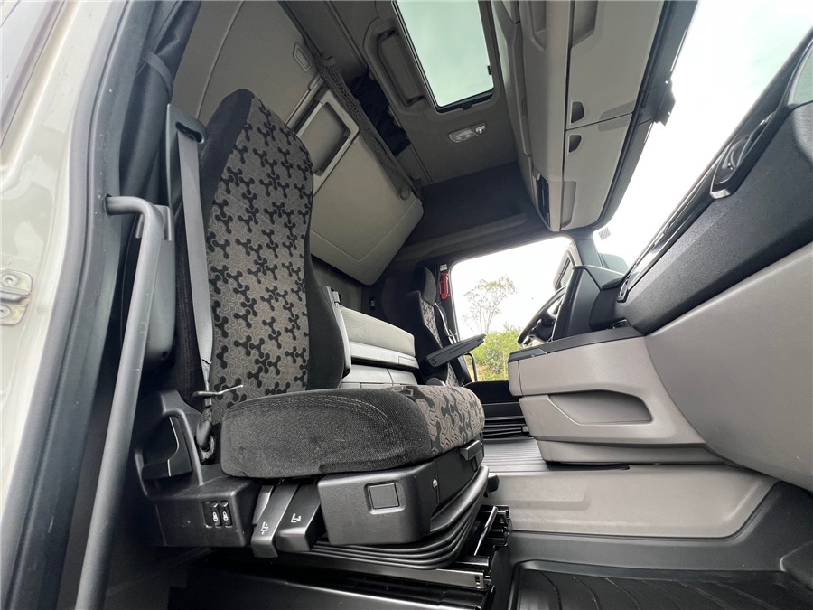 Влекач Scania R450: снимка 15