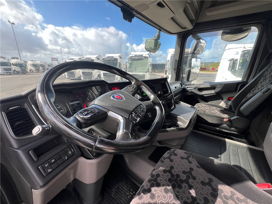 Interior photo 1: Влекач Scania R450 / RETARDER