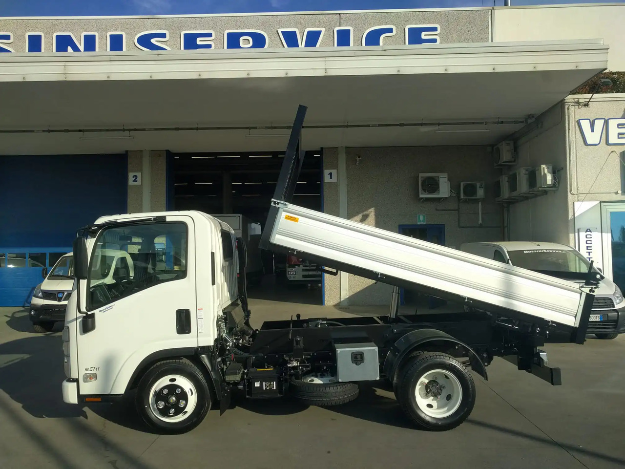 ISUZU NNR M21 T - Бус самосвал: снимка 5 ISUZU NNR M21 T - Бус самосвал: снимка 5