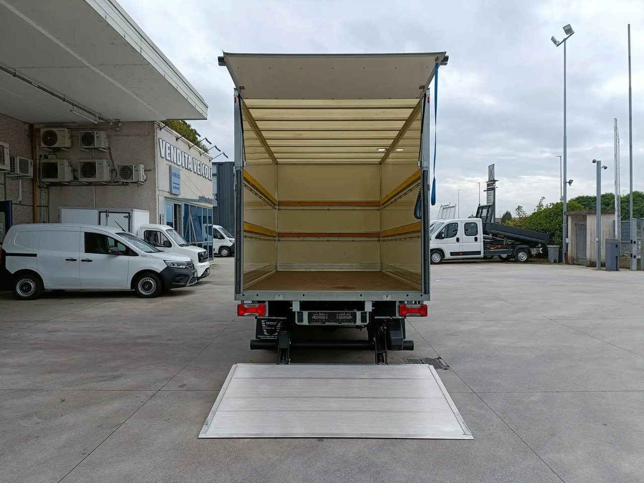 Лекотоварен автомобил фургон IVECO DAILY 35C16 3.0: снимка 7