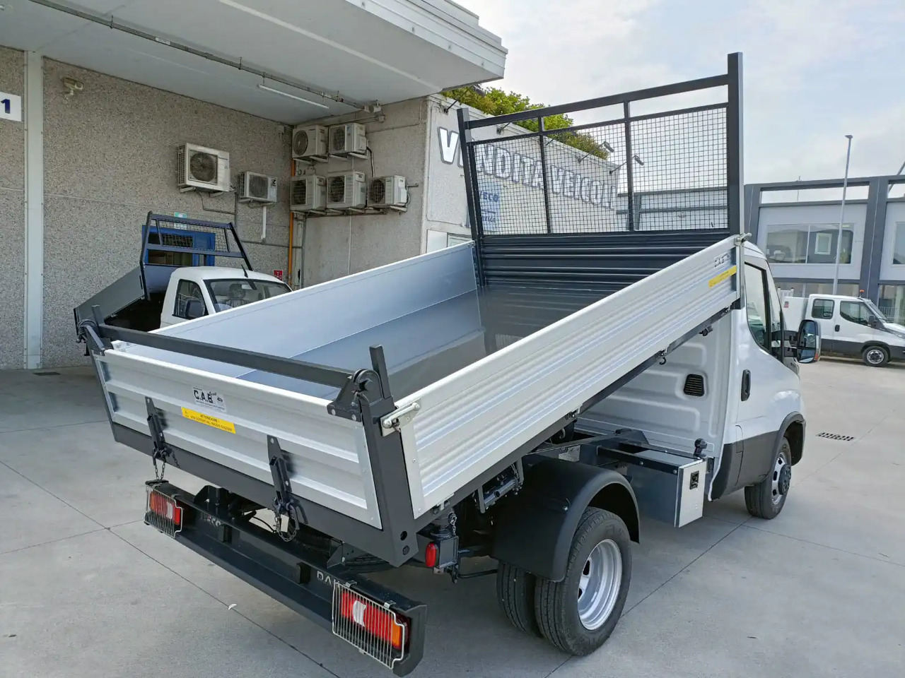 IVECO DAILY 35C16 3000 cc KM 0 - Бус самосвал: снимка 5 IVECO DAILY 35C16 3000 cc KM 0 - Бус самосвал: снимка 5