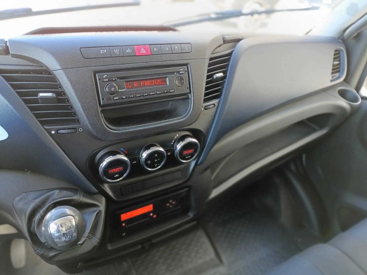 IVECO DAILY 60C18 RIBALTABILE CON GRU - Самосвал камион: снимка 3 IVECO DAILY 60C18 RIBALTABILE CON GRU - Самосвал камион: снимка 3