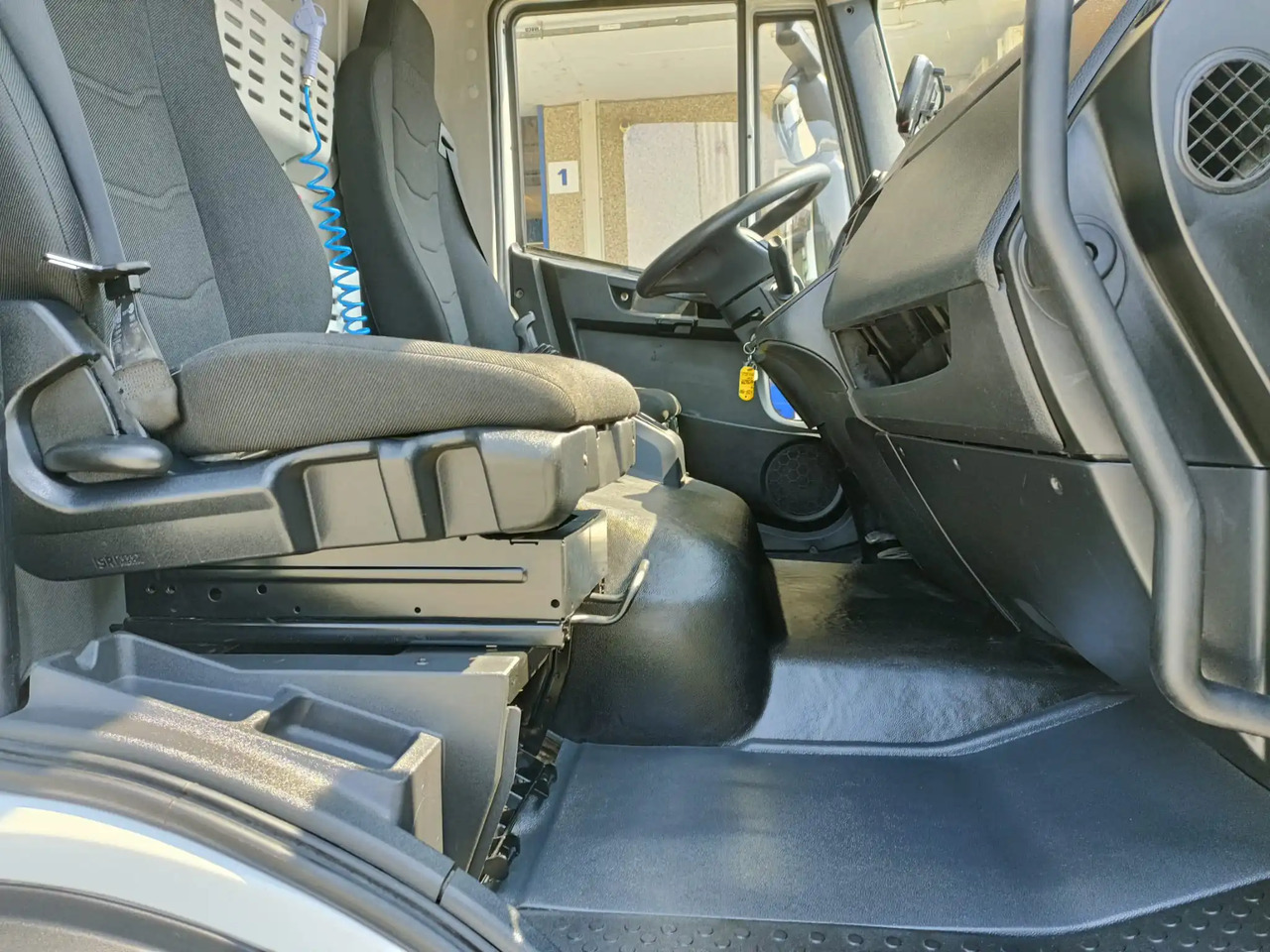 IVECO EUROCARGO 120E19P - Шаси кабина: снимка 2 IVECO EUROCARGO 120E19P - Шаси кабина: снимка 2