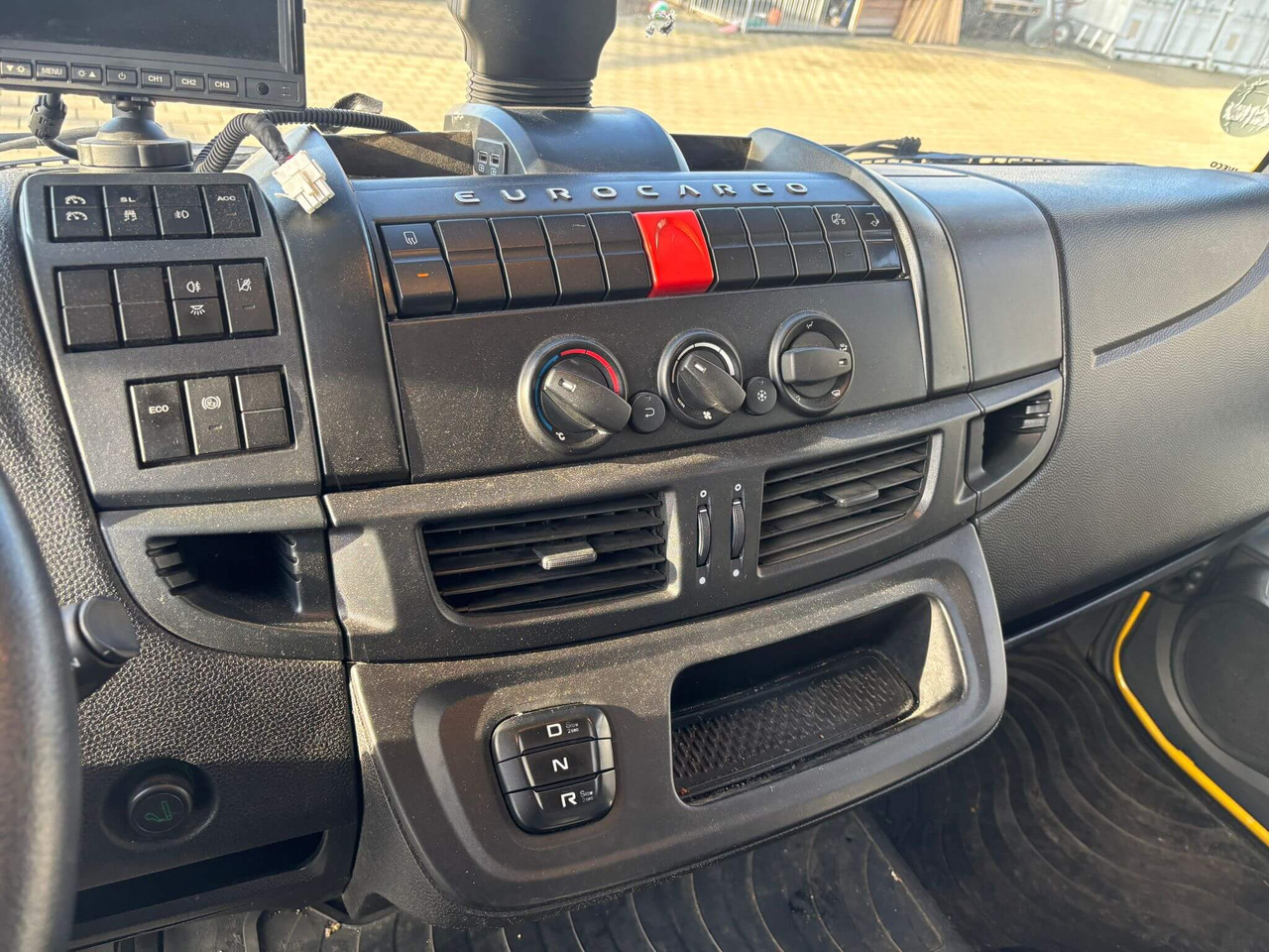 IVECO EUROCARGO 120E25P - Камион с брезент: снимка 3 IVECO EUROCARGO 120E25P - Камион с брезент: снимка 3