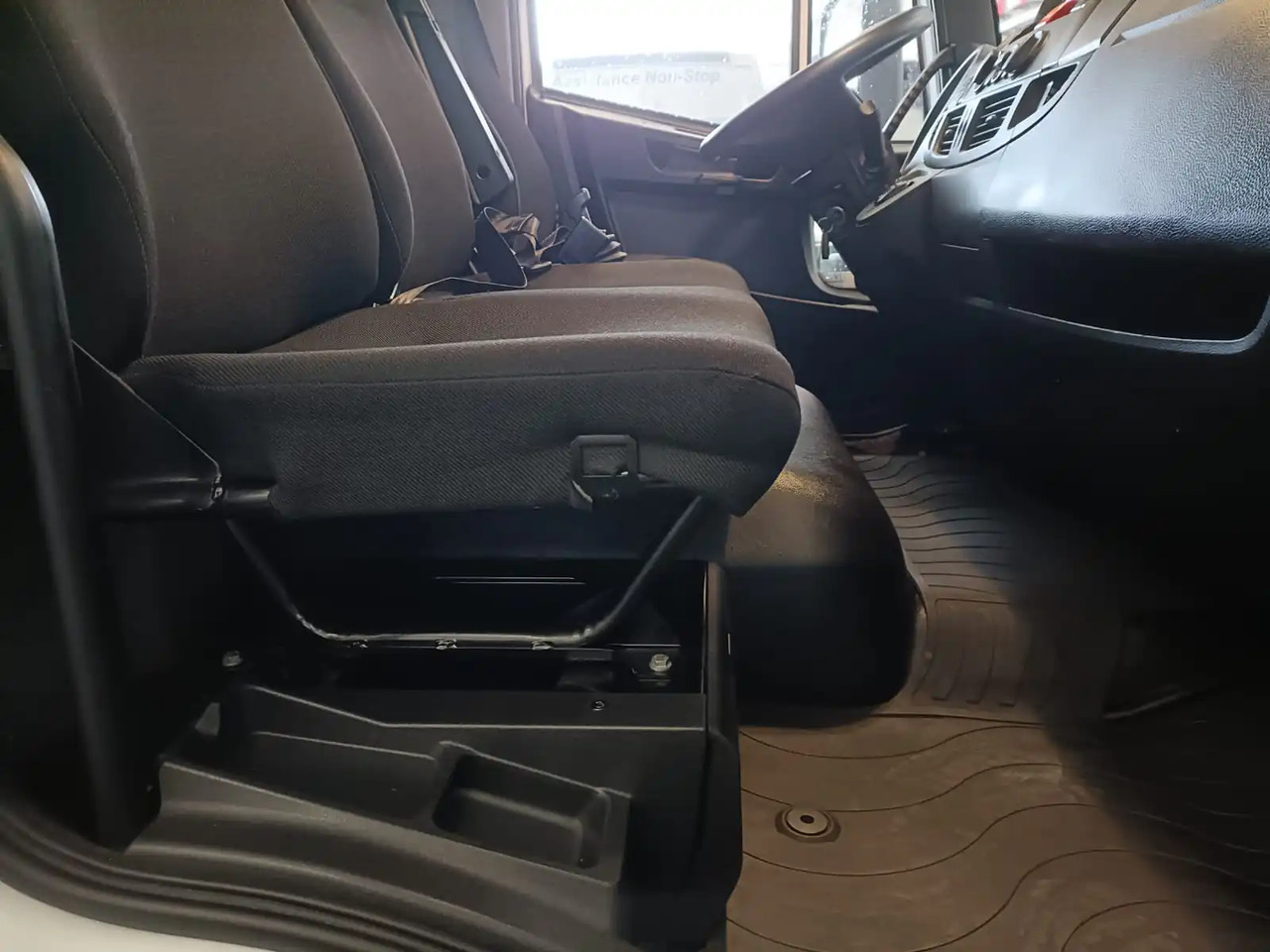 Лизинг на  IVECO EUROCARGO 120E25P IVECO EUROCARGO 120E25P: снимка 9