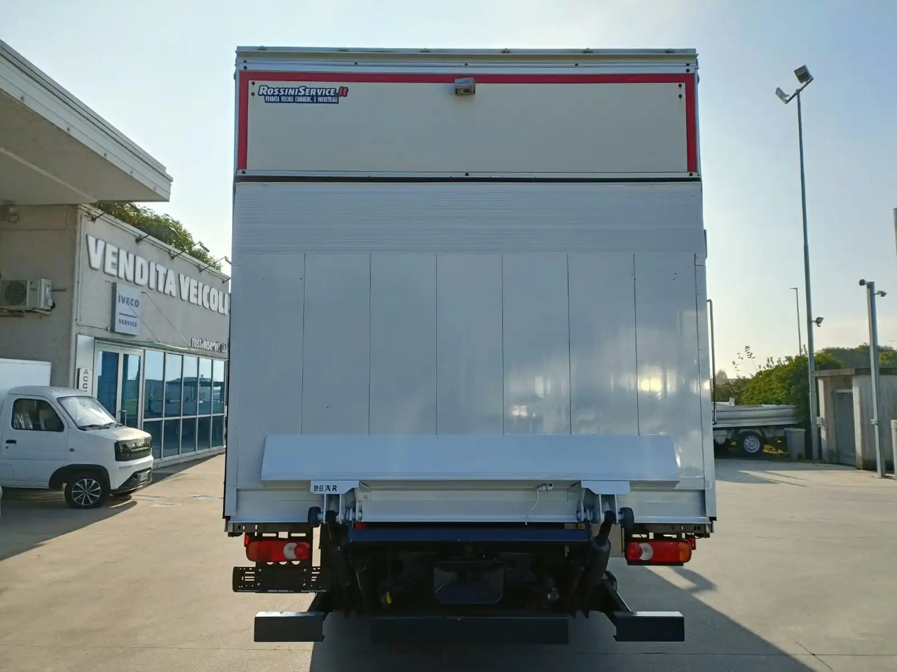 IVECO EUROCARGO 140E28P - Камион с брезент: снимка 4 IVECO EUROCARGO 140E28P - Камион с брезент: снимка 4