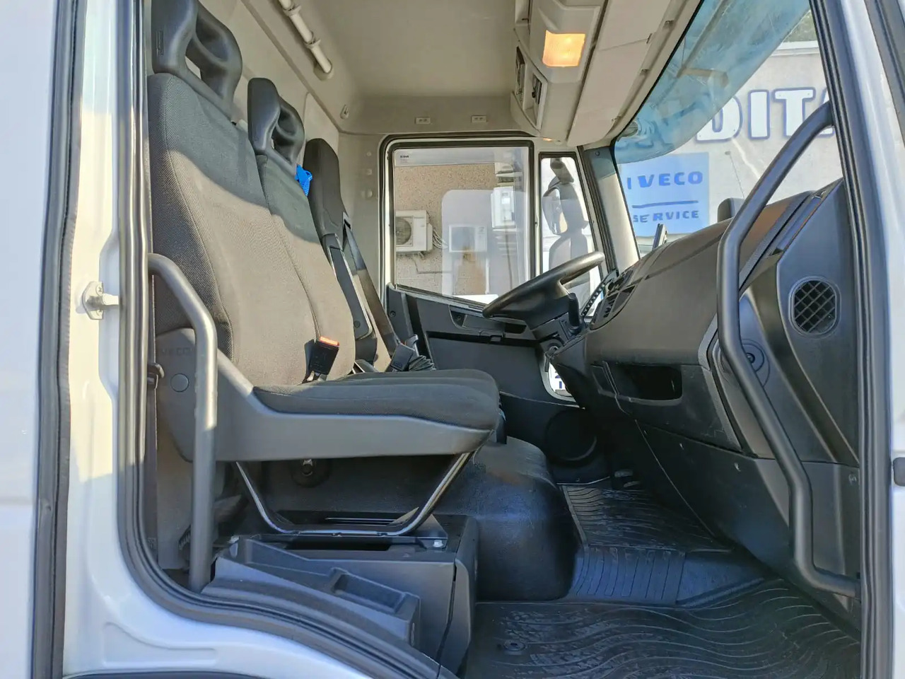 Шаси кабина IVECO EUROCARGO 140E28P: снимка 9