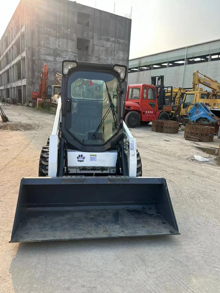 Bobcat S450 - Мини челен товарач: снимка 1 Bobcat S450 - Мини челен товарач: снимка 1