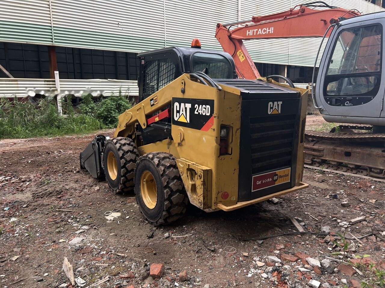 Caterpillar 246D - Мини челен товарач: снимка 2 Caterpillar 246D - Мини челен товарач: снимка 2
