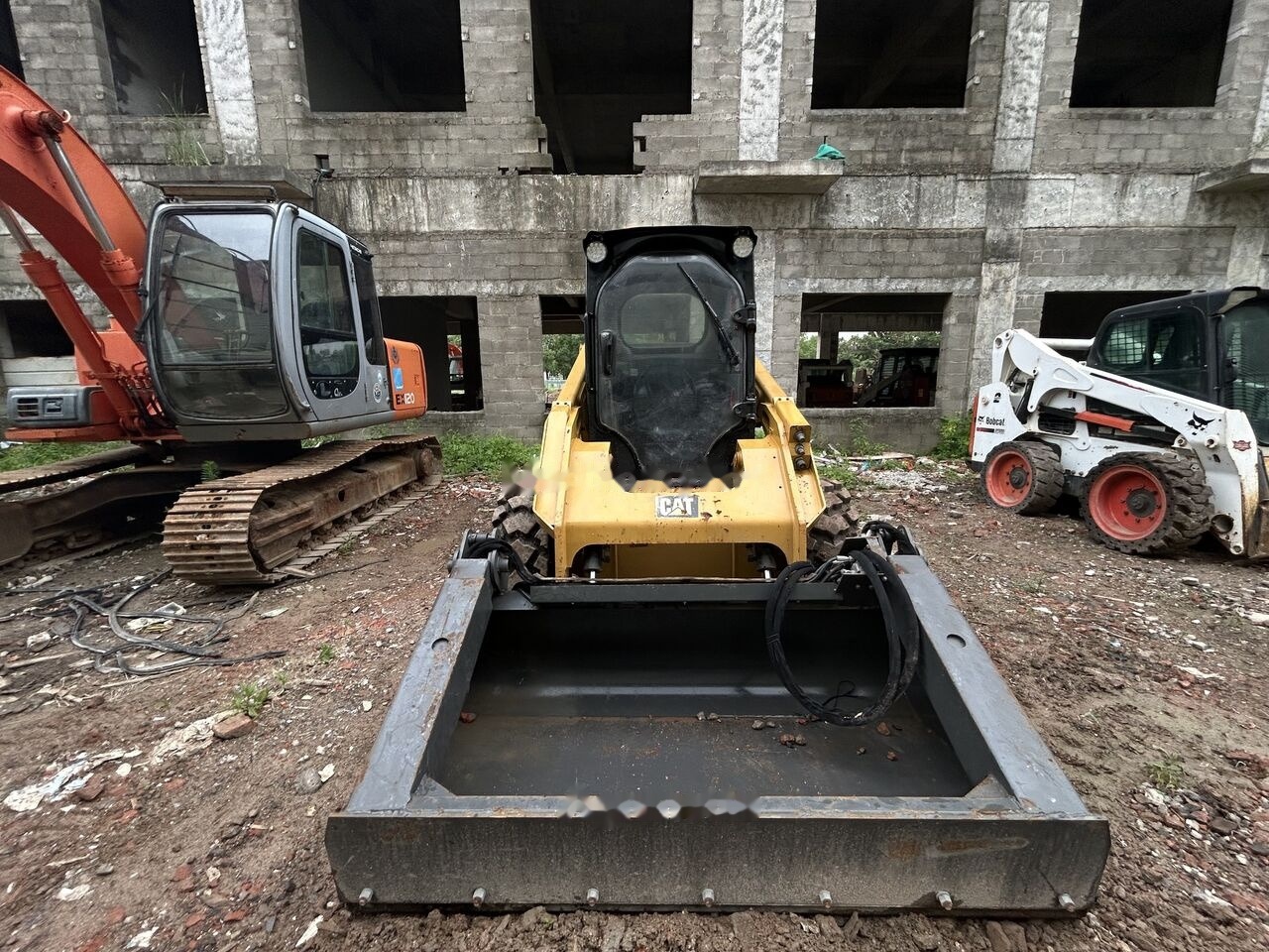Caterpillar 246D - Мини челен товарач: снимка 1 Caterpillar 246D - Мини челен товарач: снимка 1