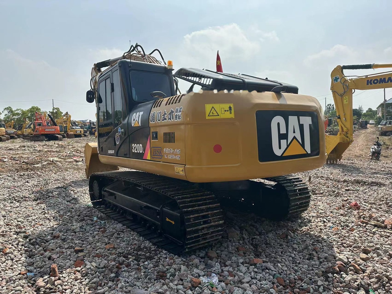Caterpillar 320D2 - Верижен багер: снимка 1 Caterpillar 320D2 - Верижен багер: снимка 1