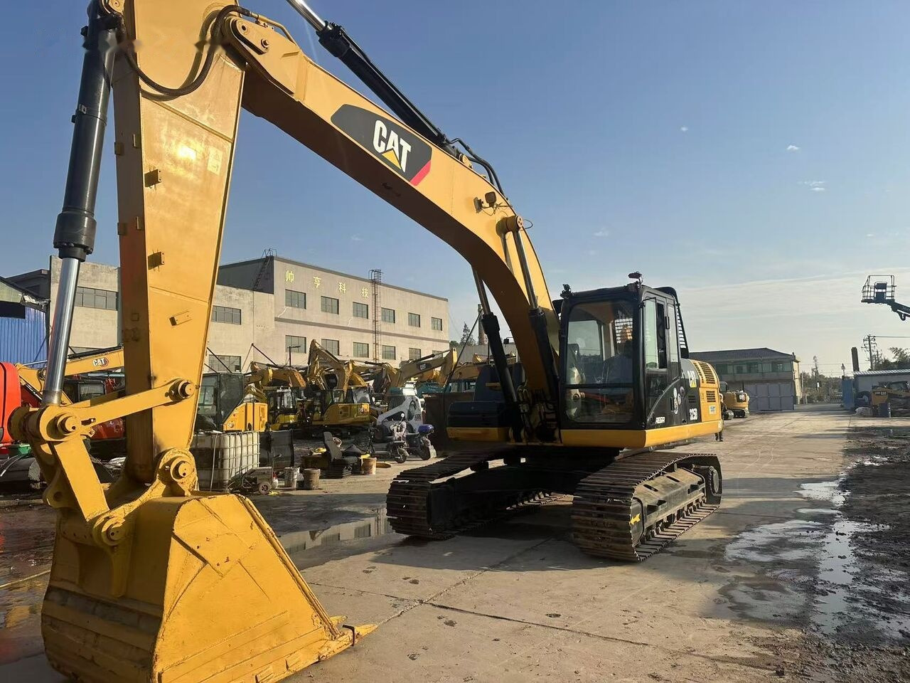 Верижен багер Caterpillar 325D: снимка 7