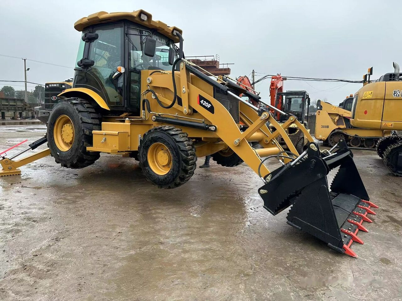 Caterpillar 420F - Багер-товарач: снимка 1 Caterpillar 420F - Багер-товарач: снимка 1