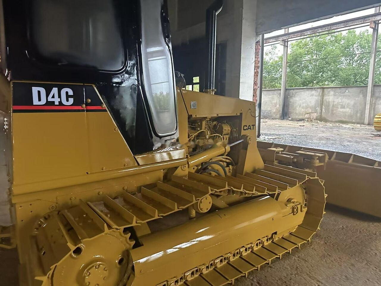 Caterpillar D4C - Булдозер: снимка 5 Caterpillar D4C - Булдозер: снимка 5