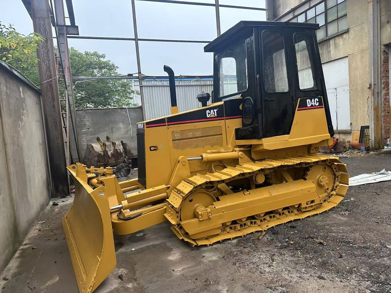 Caterpillar D4C - Булдозер: снимка 1 Caterpillar D4C - Булдозер: снимка 1