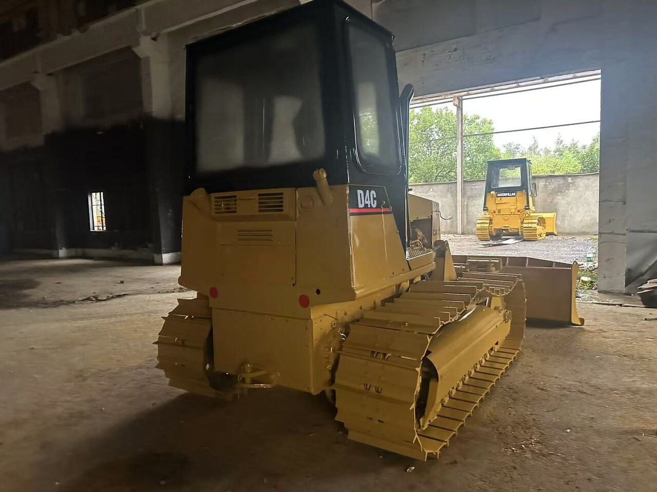 Caterpillar D4C - Булдозер: снимка 3 Caterpillar D4C - Булдозер: снимка 3