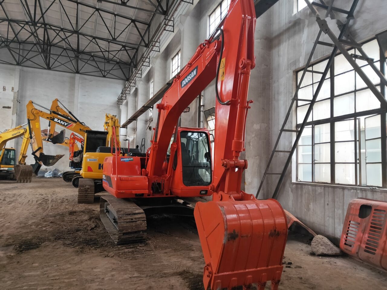 Doosan DH150LC-7 - Верижен багер: снимка 4 Doosan DH150LC-7 - Верижен багер: снимка 4