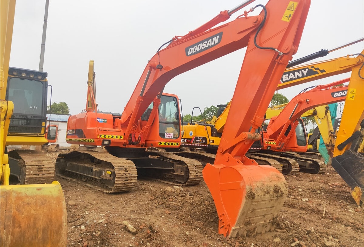 Doosan DH220LC-7 - Верижен багер: снимка 3 Doosan DH220LC-7 - Верижен багер: снимка 3
