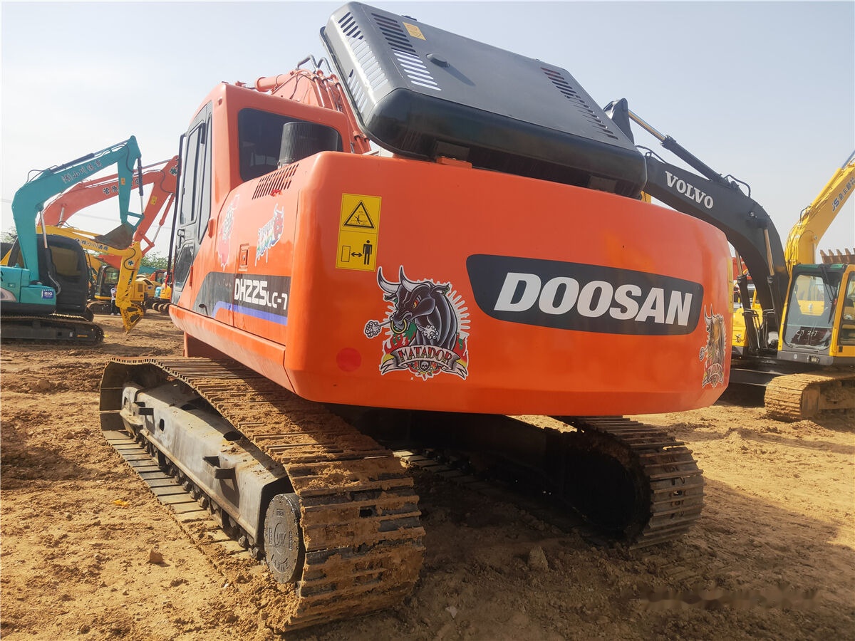 Doosan DH225 - Верижен багер: снимка 2 Doosan DH225 - Верижен багер: снимка 2