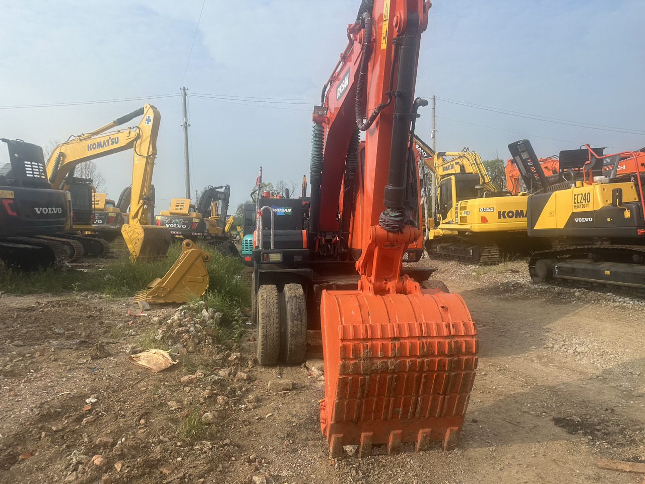 Doosan DX150W-9C - Колесен багер: снимка 3 Doosan DX150W-9C - Колесен багер: снимка 3