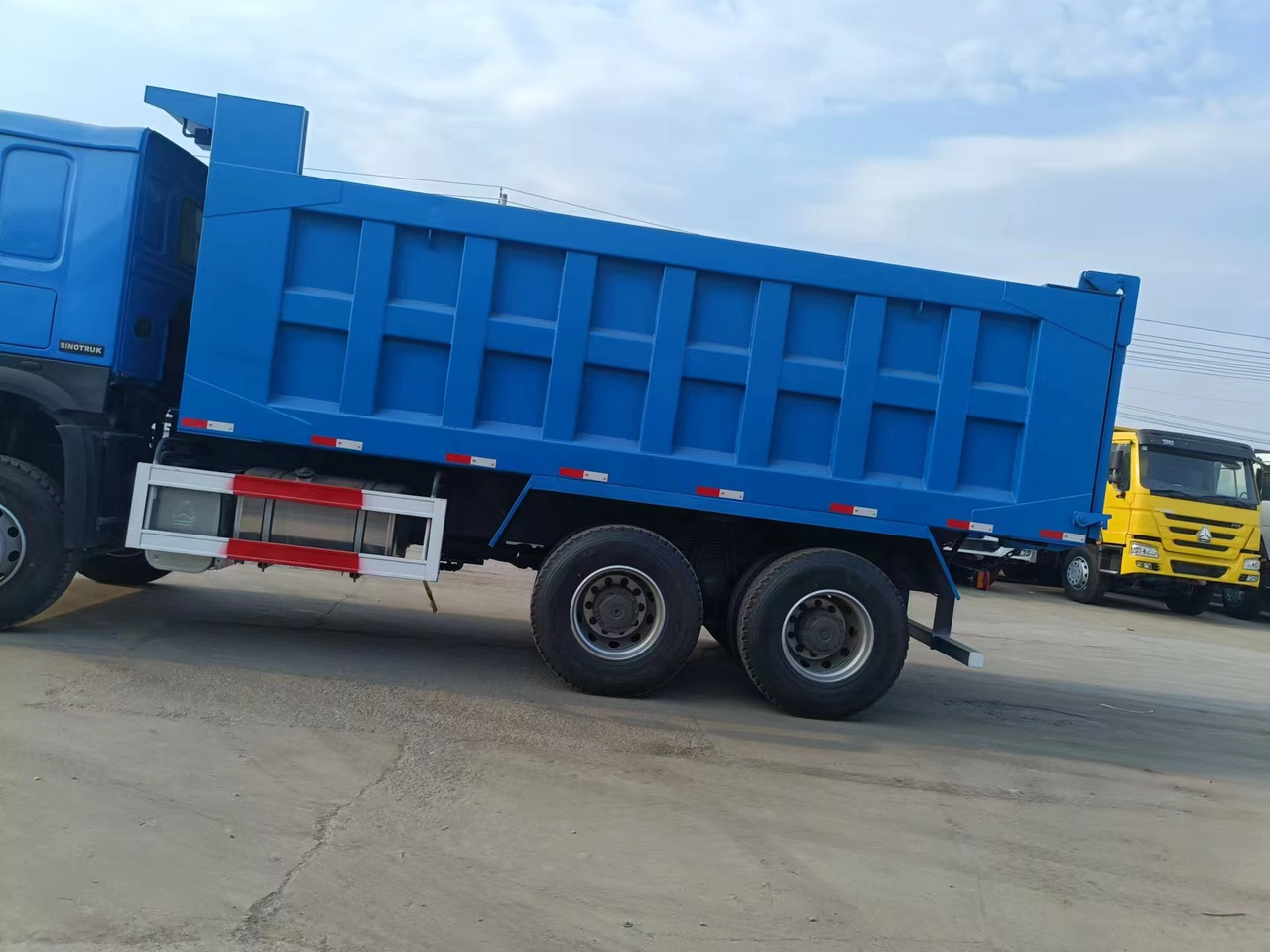HOWO 371 6X4 - Самосвал камион: снимка 2 HOWO 371 6X4 - Самосвал камион: снимка 2