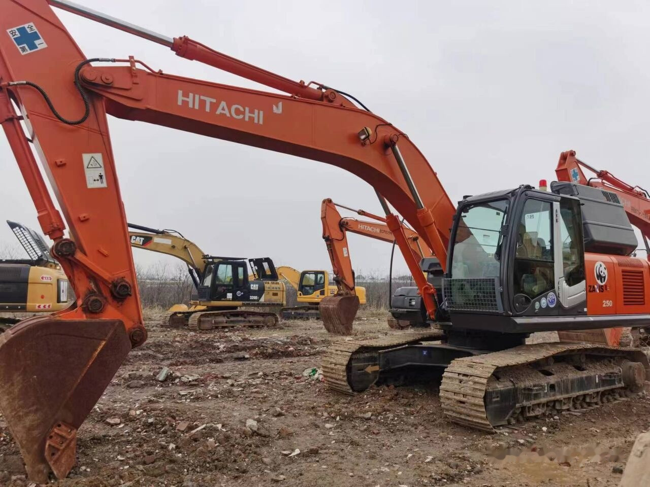Hitachi ZX250 - Верижен багер: снимка 2 Hitachi ZX250 - Верижен багер: снимка 2