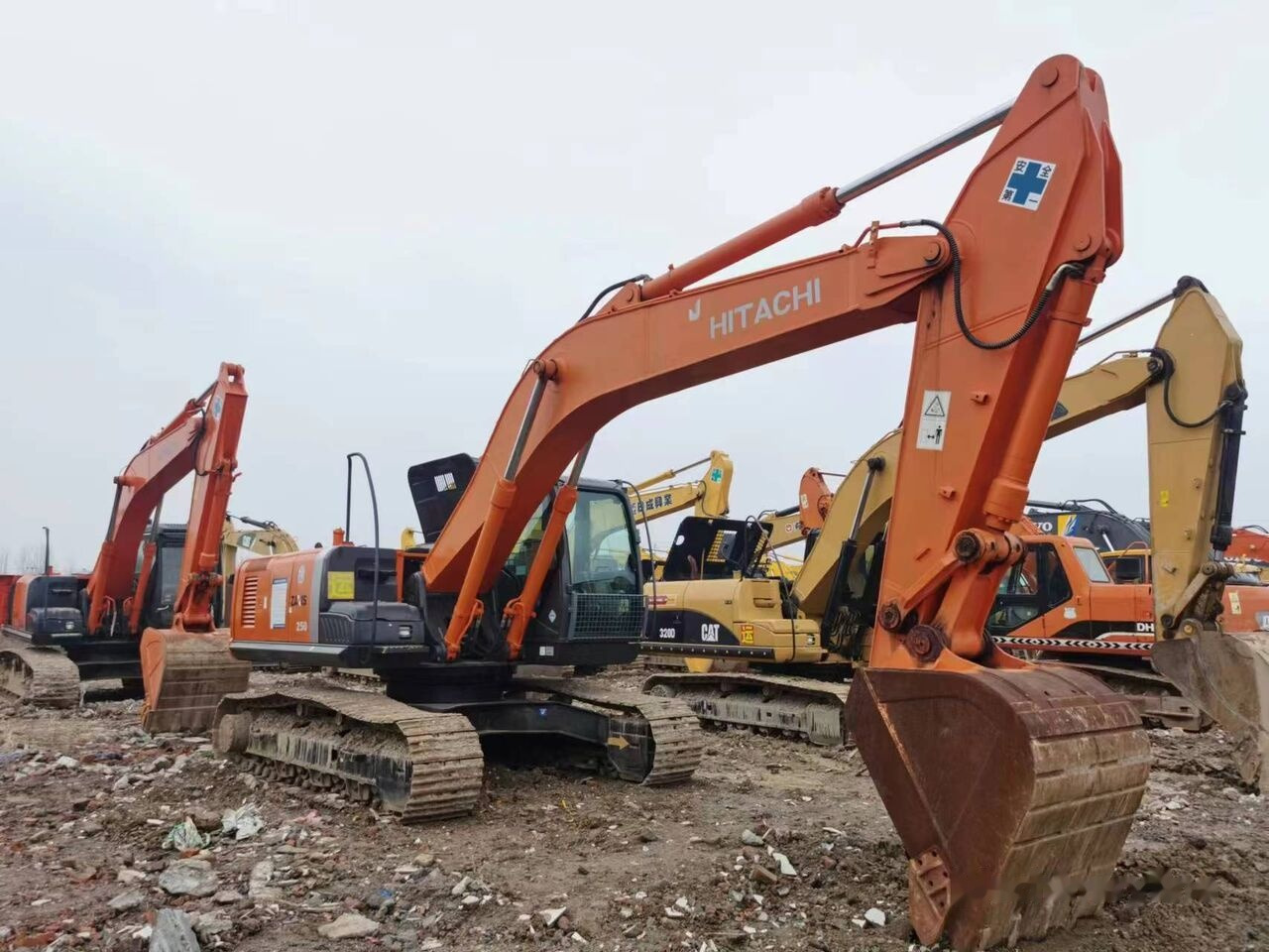 Hitachi ZX250 - Верижен багер: снимка 1 Hitachi ZX250 - Верижен багер: снимка 1