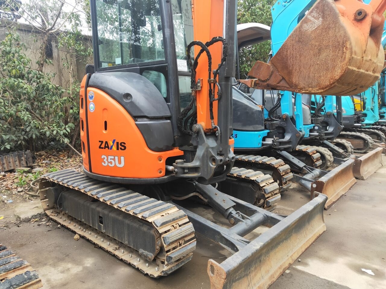 Hitachi ZX35 - Мини багер: снимка 1 Hitachi ZX35 - Мини багер: снимка 1